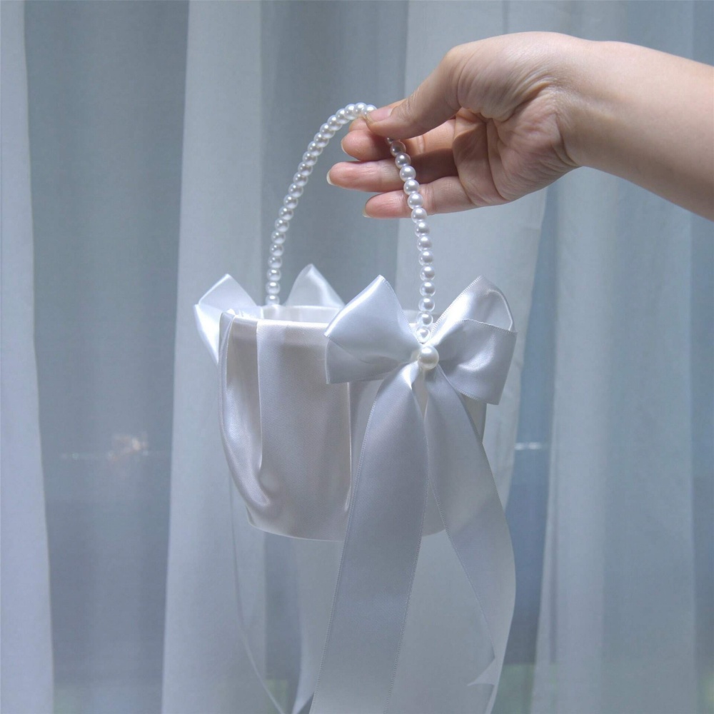 Gardening Tools Girls - Biały satynowy kosz dla dziewczynki sypiącej